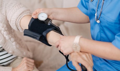 Service de soins à domicile pour personne âgée par infirmière à Chavanay